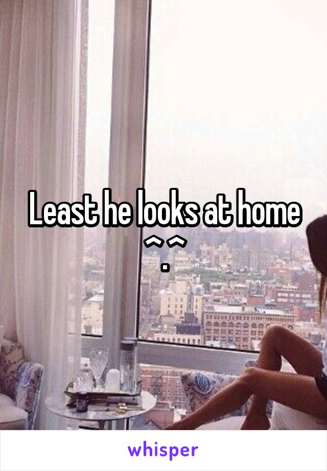 Least he looks at home ^.^