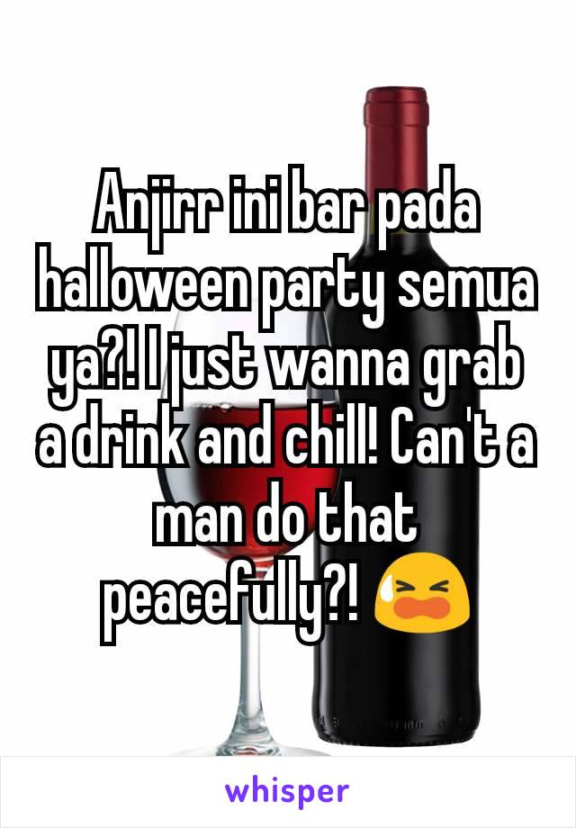 Anjirr ini bar pada halloween party semua ya?! I just wanna grab a drink and chill! Can't a man do that peacefully?! 😫