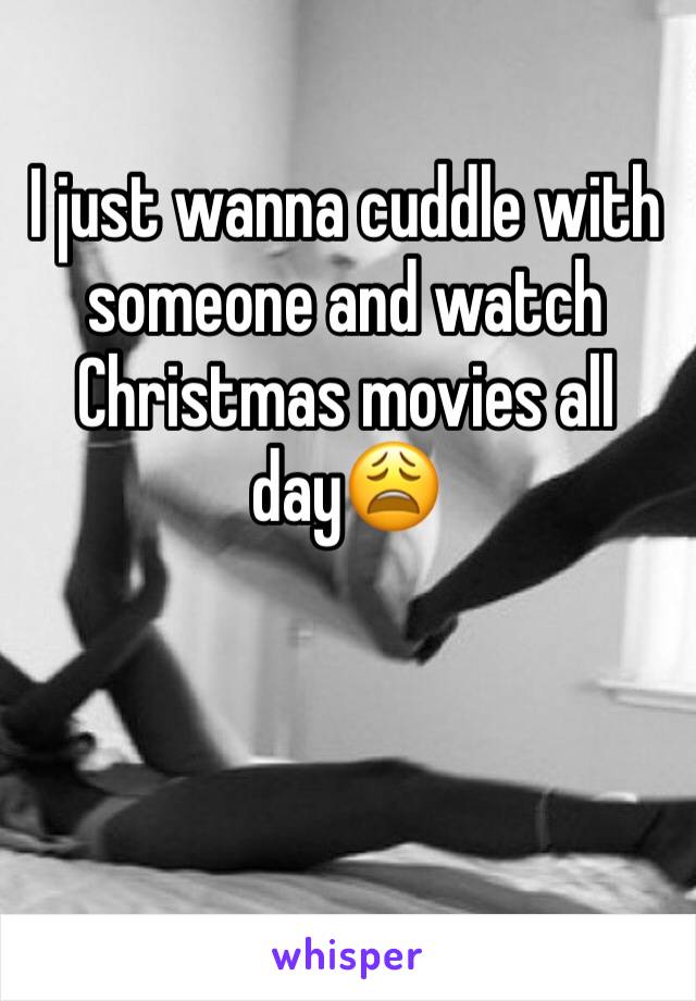 I just wanna cuddle with someone and watch Christmas movies all day😩