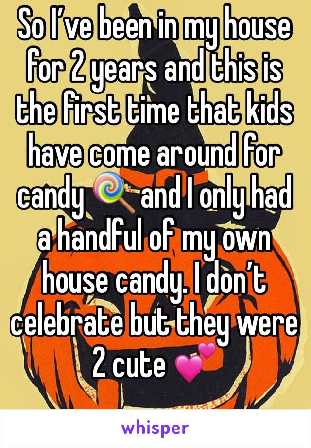 So I’ve been in my house for 2 years and this is the first time that kids have come around for candy 🍭 and I only had a handful of my own house candy. I don’t celebrate but they were 2 cute 💕