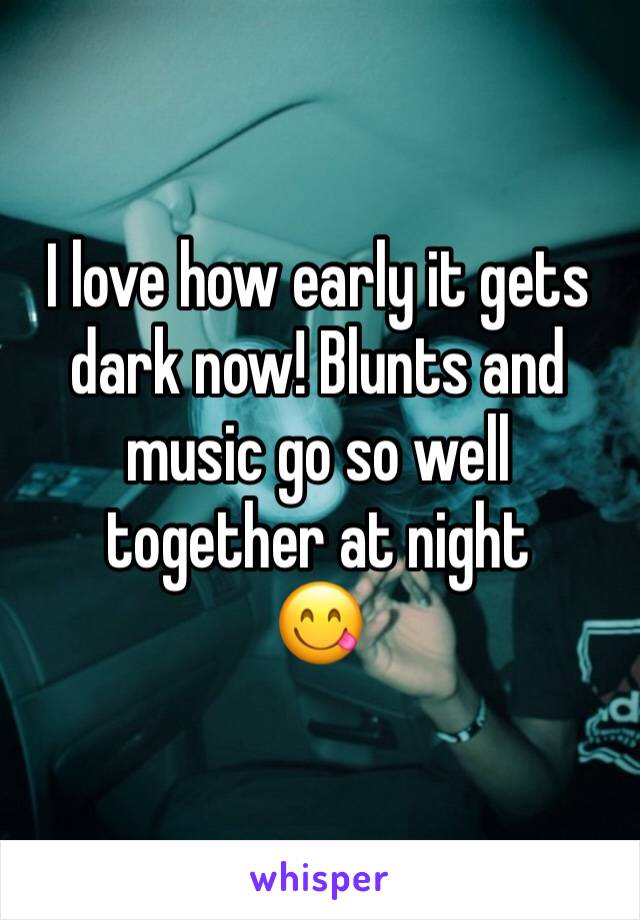 I love how early it gets dark now! Blunts and music go so well together at night
😋