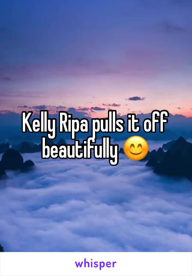 Kelly Ripa pulls it off beautifully 😊