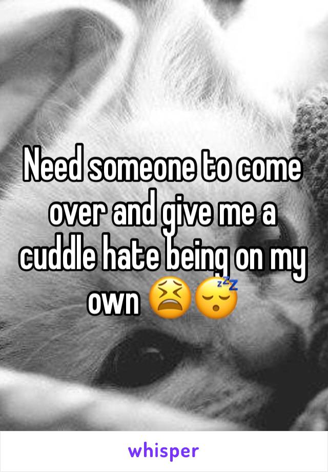 Need someone to come over and give me a cuddle hate being on my own 😫😴