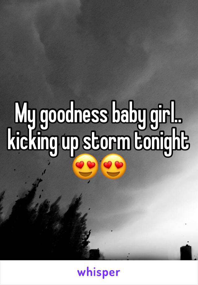 My goodness baby girl.. kicking up storm tonight 😍😍
