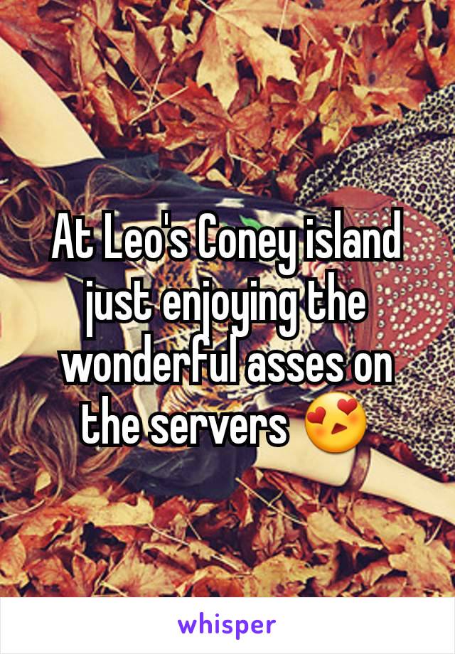 At Leo's Coney island just enjoying the wonderful asses on the servers 😍