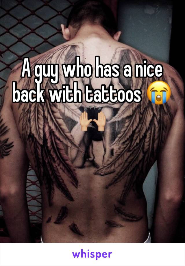 A guy who has a nice back with tattoos 😭🙌🏼