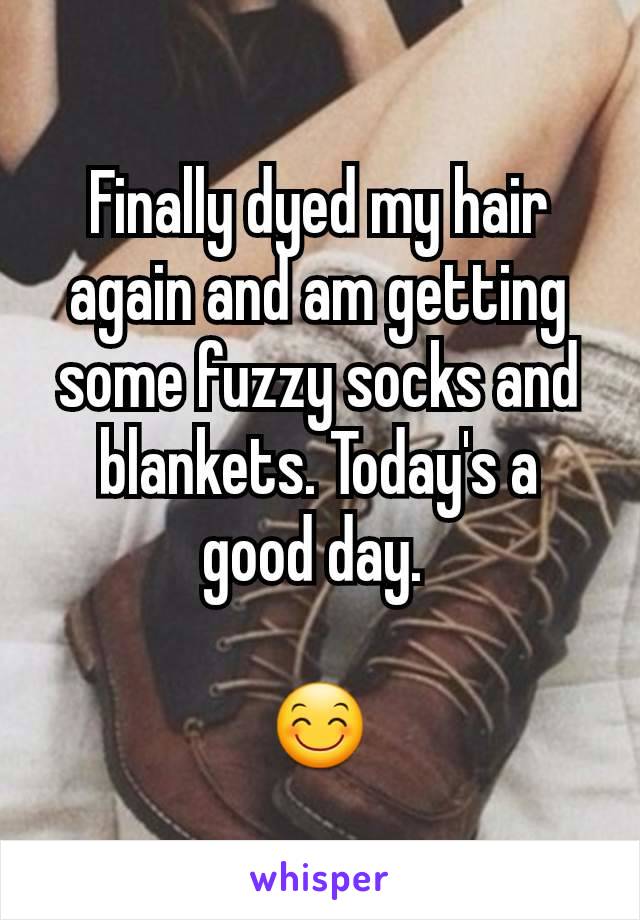 Finally dyed my hair again and am getting some fuzzy socks and blankets. Today's a good day. 

😊