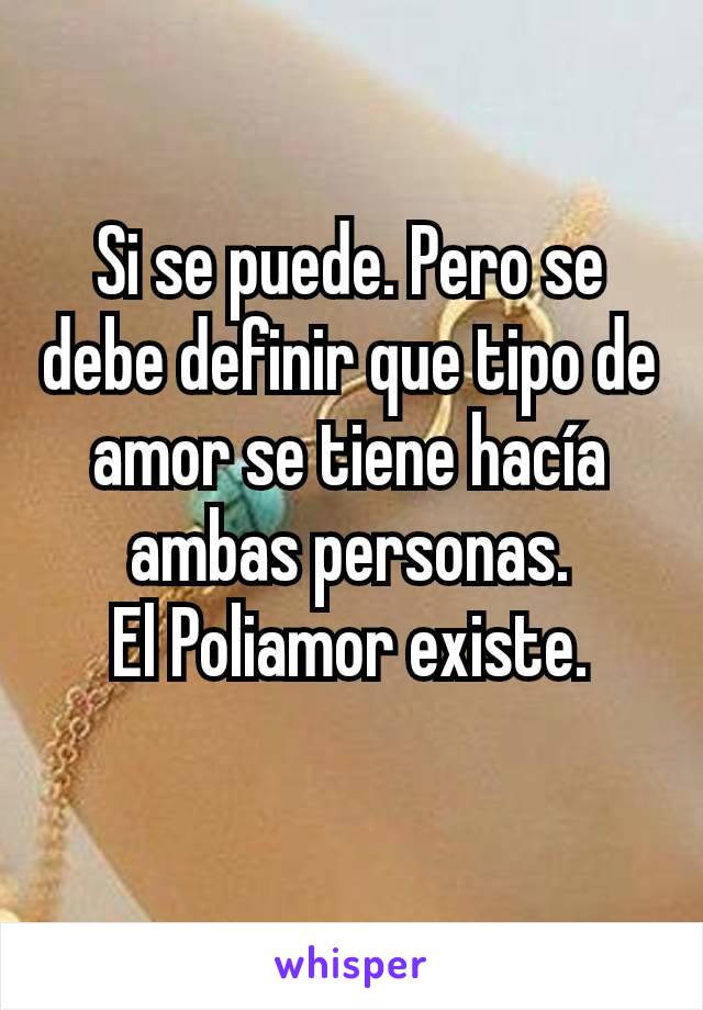 Si se puede. Pero se debe definir que tipo de amor se tiene hacía ambas personas.
El Poliamor existe.