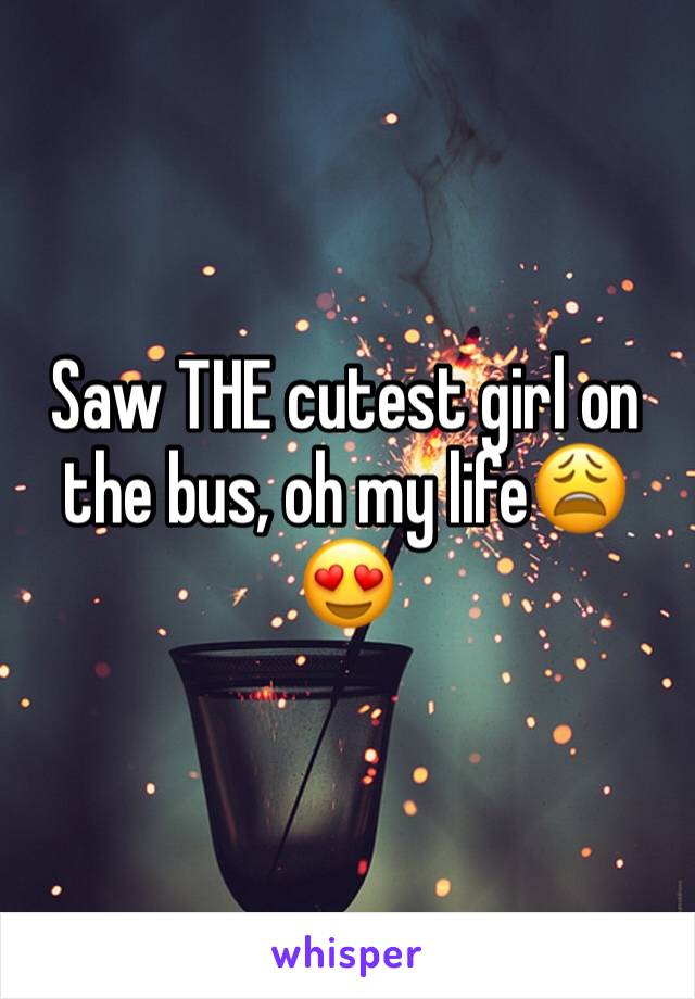 Saw THE cutest girl on the bus, oh my life😩😍