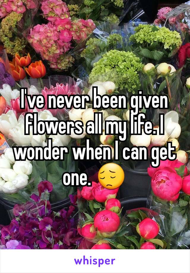 I've never been given flowers all my life. I wonder when I can get one. 😔