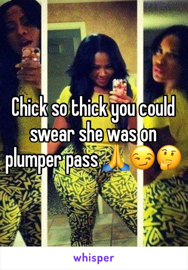 Chick so thick you could swear she was on plumper pass 🙏😏🤔