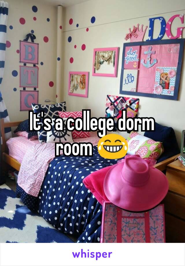 It's a college dorm room 😂