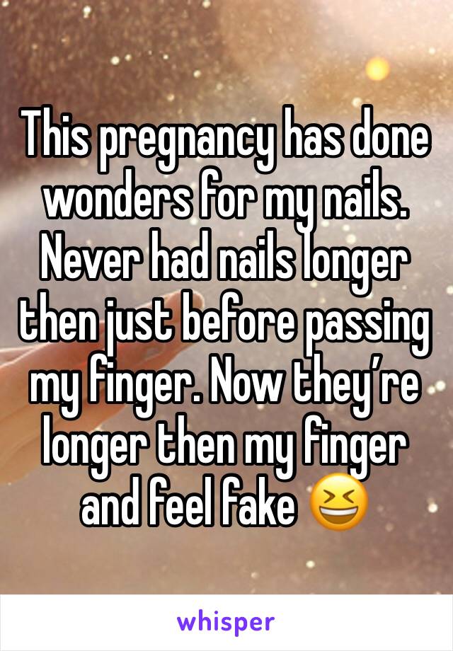 This pregnancy has done wonders for my nails. Never had nails longer then just before passing my finger. Now they’re longer then my finger and feel fake 😆