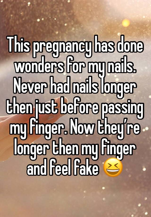 This pregnancy has done wonders for my nails. Never had nails longer then just before passing my finger. Now they’re longer then my finger and feel fake 😆