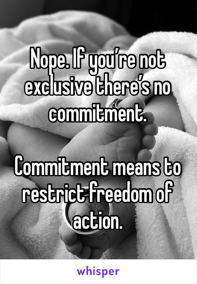 Nope. If you’re not exclusive there’s no commitment. 

Commitment means to restrict freedom of action. 