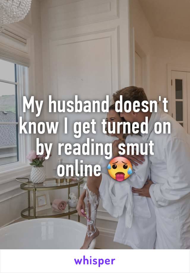 My husband doesn't know I get turned on by reading smut online 🥵