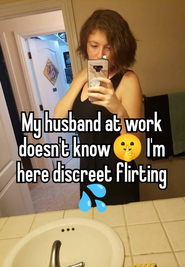 My husband at work doesn't know🤫 I'm here discreet flirting 💦