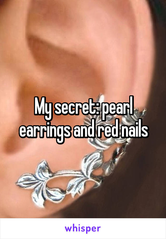 My secret: pearl earrings and red nails