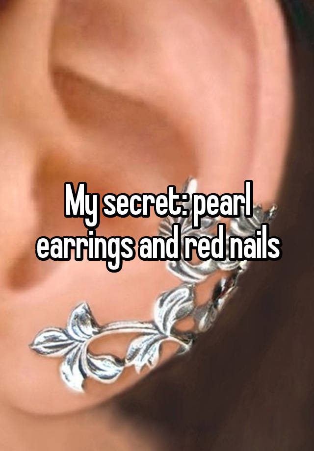 My secret: pearl earrings and red nails