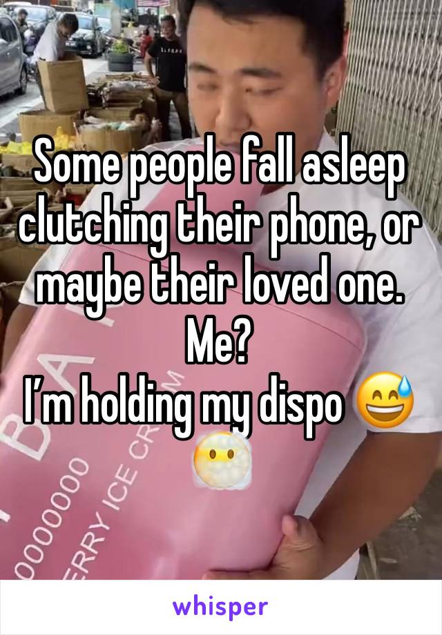 Some people fall asleep clutching their phone, or maybe their loved one. Me? 
I’m holding my dispo 😅😶‍🌫️