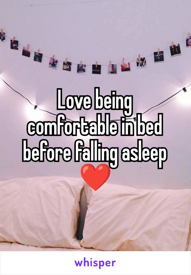 Love being comfortable in bed before falling asleep ❤️