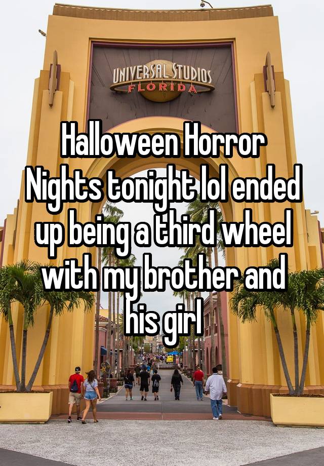 Halloween Horror Nights tonight lol ended up being a third wheel with my brother and his girl