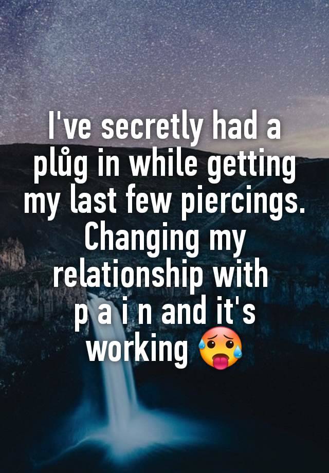 I've secretly had a plůg in while getting my last few piercings. Changing my relationship with 
p a i n and it's working 🥵