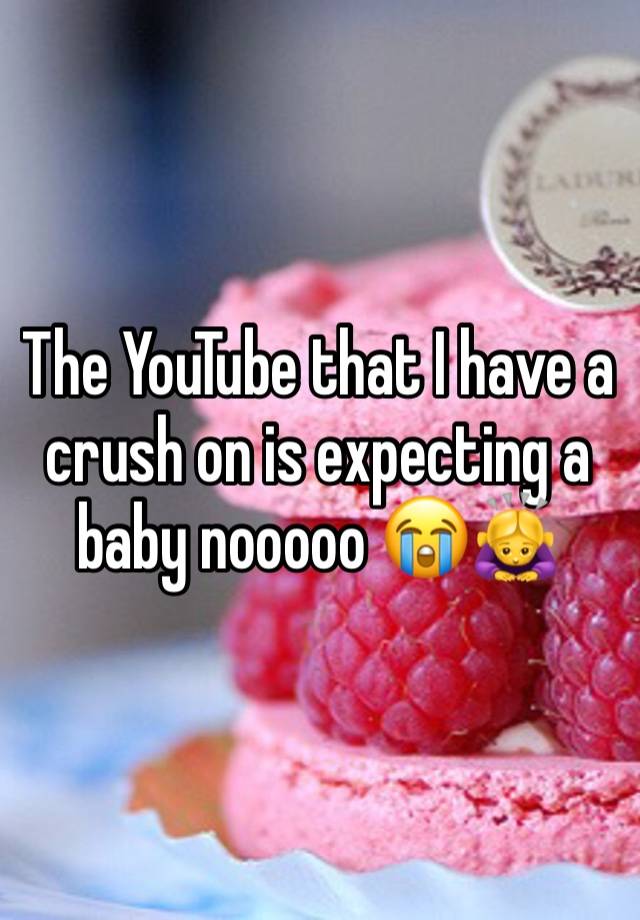 The YouTube that I have a crush on is expecting a baby nooooo 😭🙇‍♀️