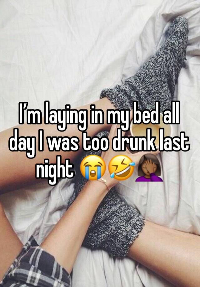 I’m laying in my bed all day I was too drunk last night 😭🤣🤦🏾‍♀️ 