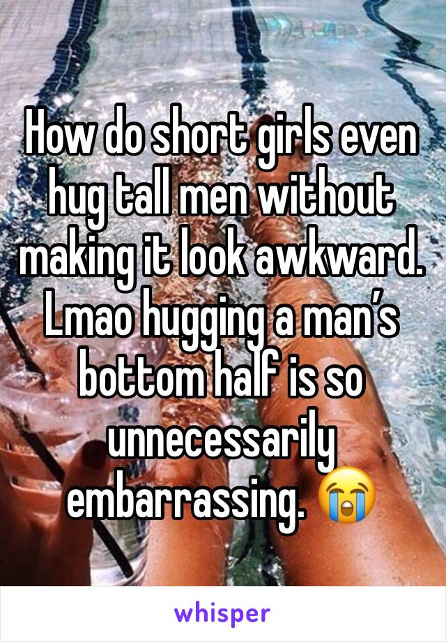 How do short girls even hug tall men without making it look awkward. Lmao hugging a man’s bottom half is so unnecessarily embarrassing. 😭