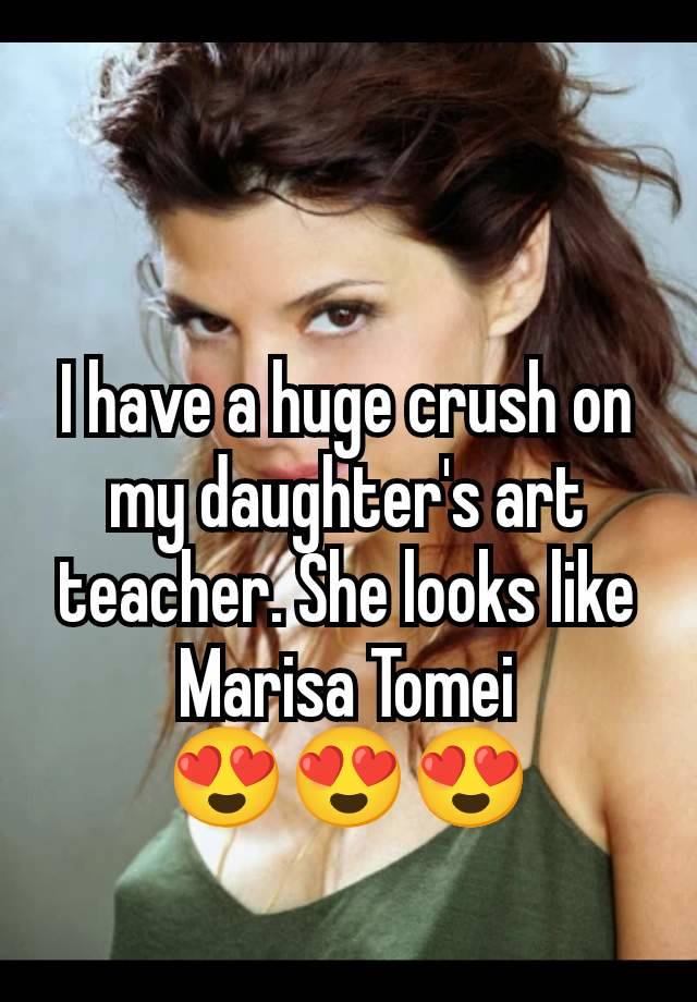 I have a huge crush on my daughter's art teacher. She looks like
Marisa Tomei
😍😍😍