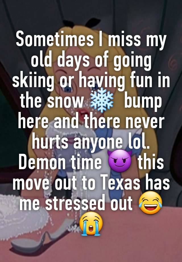 Sometimes I miss my old days of going skiing or having fun in the snow ❄️  bump here and there never hurts anyone lol. Demon time 😈 this move out to Texas has me stressed out 😂😭