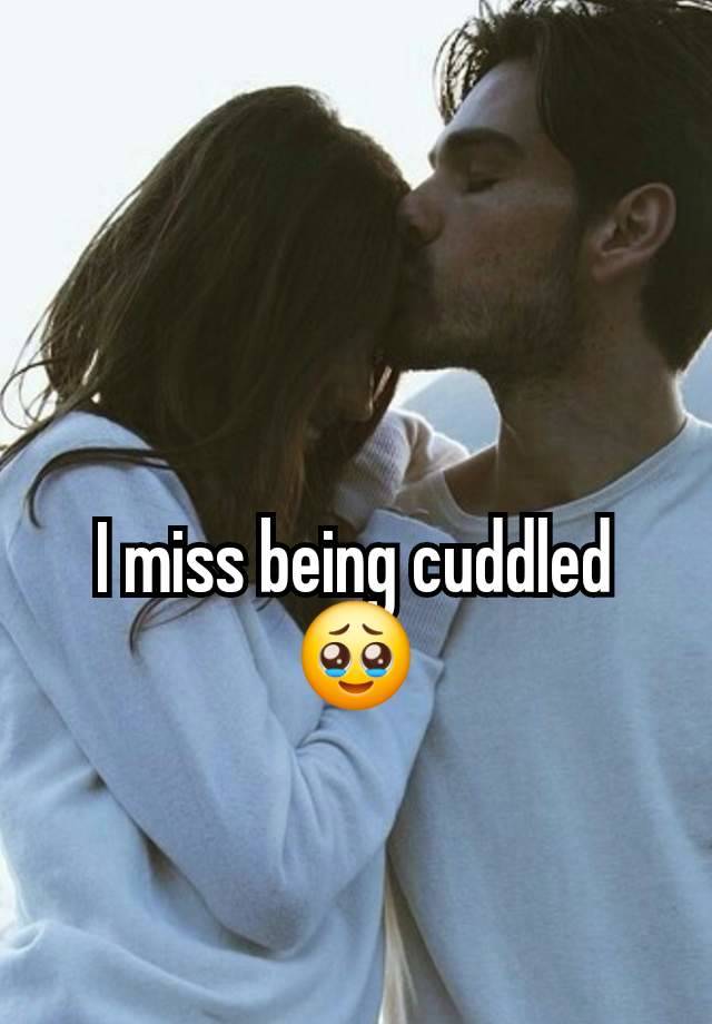 I miss being cuddled🥹