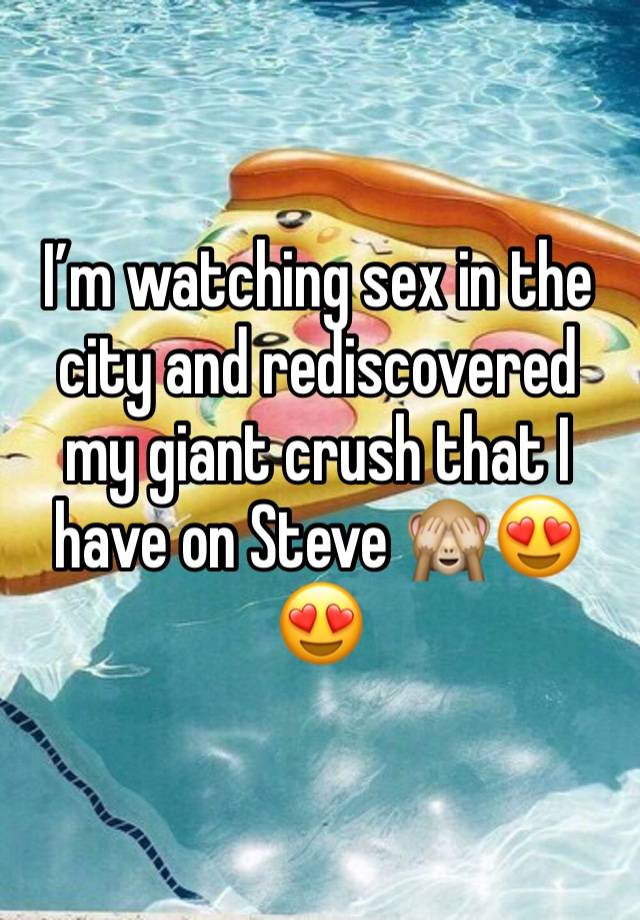 I’m watching sex in the city and rediscovered my giant crush that I have on Steve 🙈😍😍
