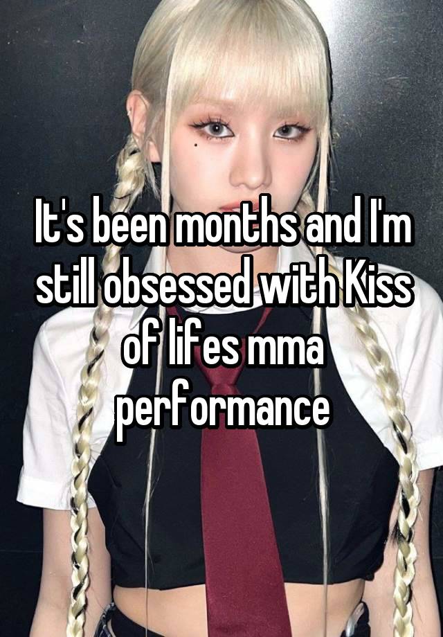 It's been months and I'm still obsessed with Kiss of lifes mma performance