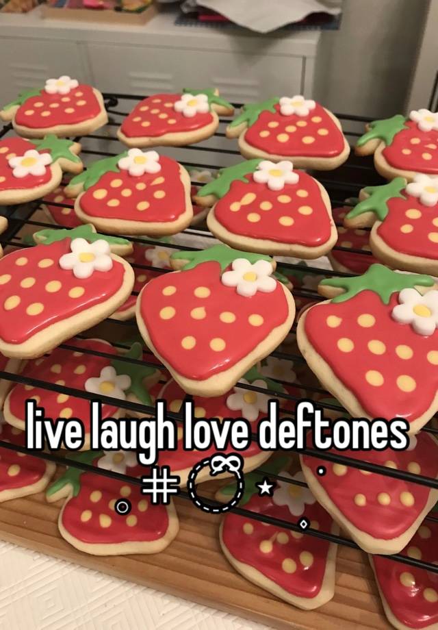 live laugh love deftones
𓈒 𖥻 ◌ྀི ⋆ ۪  ݁