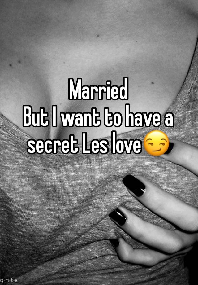 Married
But I want to have a secret Les love😏